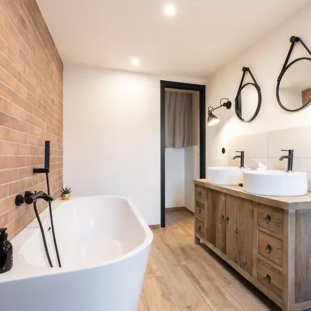 Les Jardins De Coppélia 4* Pennedepie