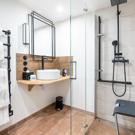 Les Jardins De Coppélia Hotel