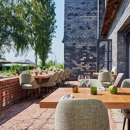 Les Jardins De Coppélia Hotel