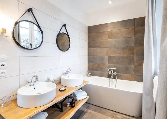 Les Jardins De Coppélia 4*