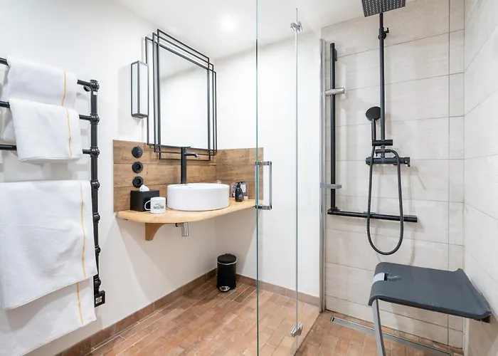 Les Jardins De Coppélia Hotel