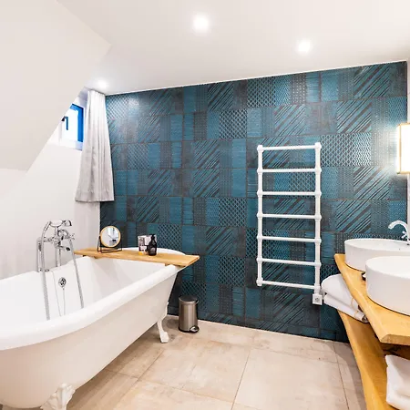 Les Jardins De Coppelia Отель Пендепи