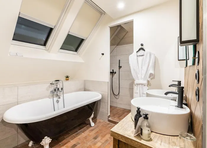 Отель Les Jardins De Coppelia