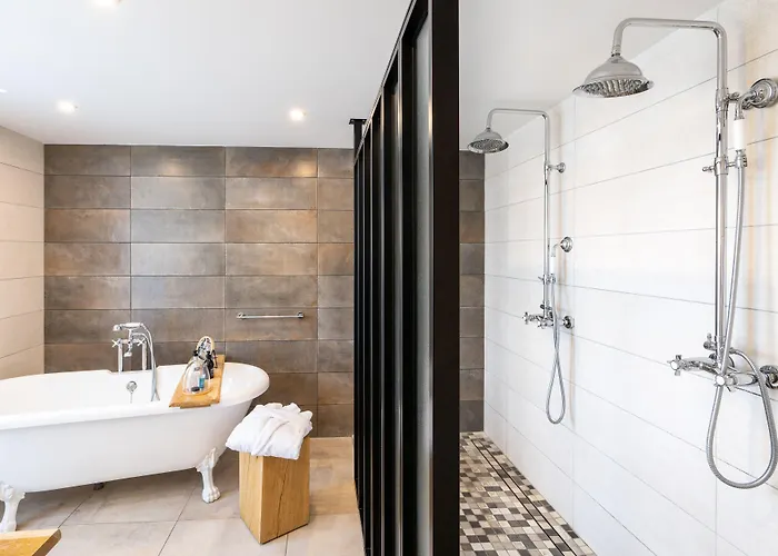 Les Jardins De Coppelia 4* 펜네데피